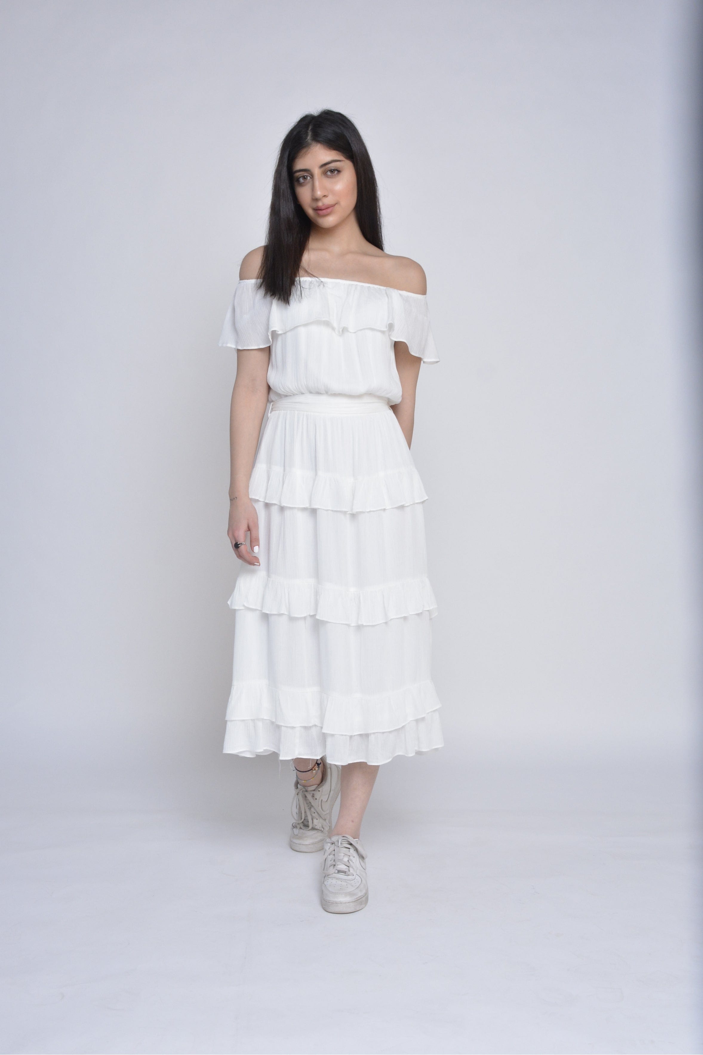 ميكا فستان ميدي بأكمام قصيرة أوف شولدر طبقات