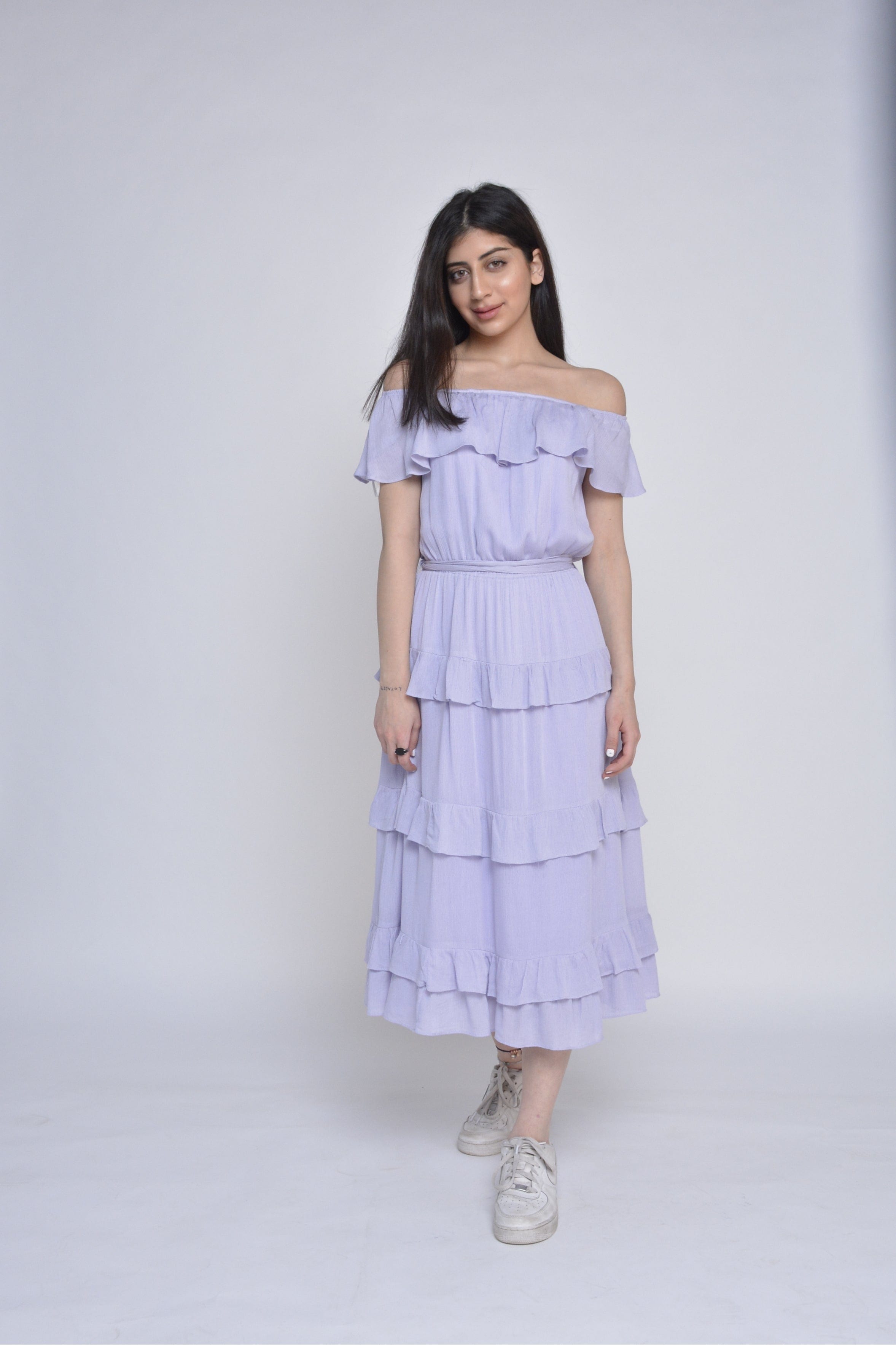 ميكا فستان ميدي بأكمام قصيرة أوف شولدر طبقات