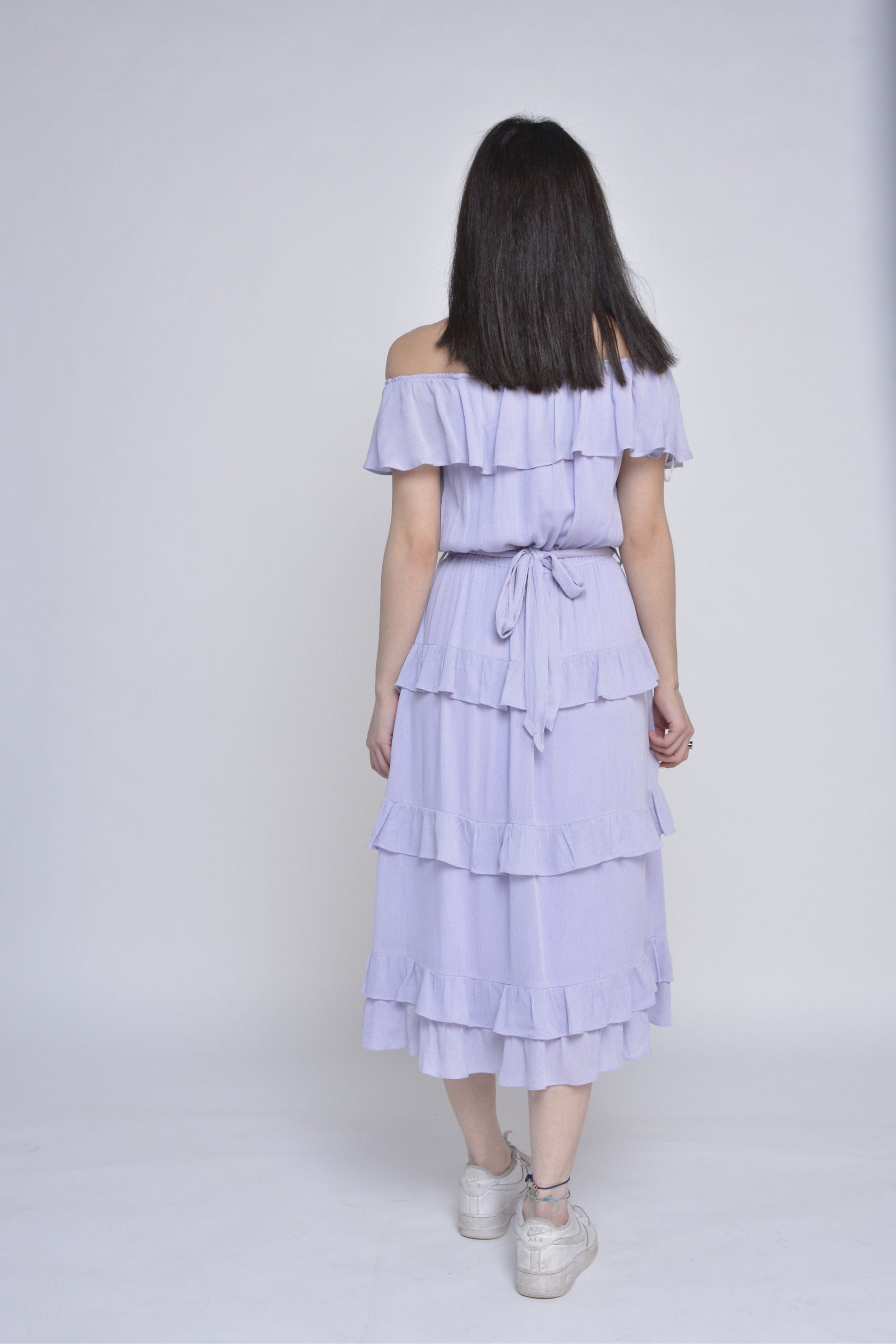 ميكا فستان ميدي بأكمام قصيرة أوف شولدر طبقات