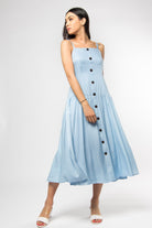 ميكا فستان ميدي بدون أكمام بحمالات رفيعة وأزرار أمامية