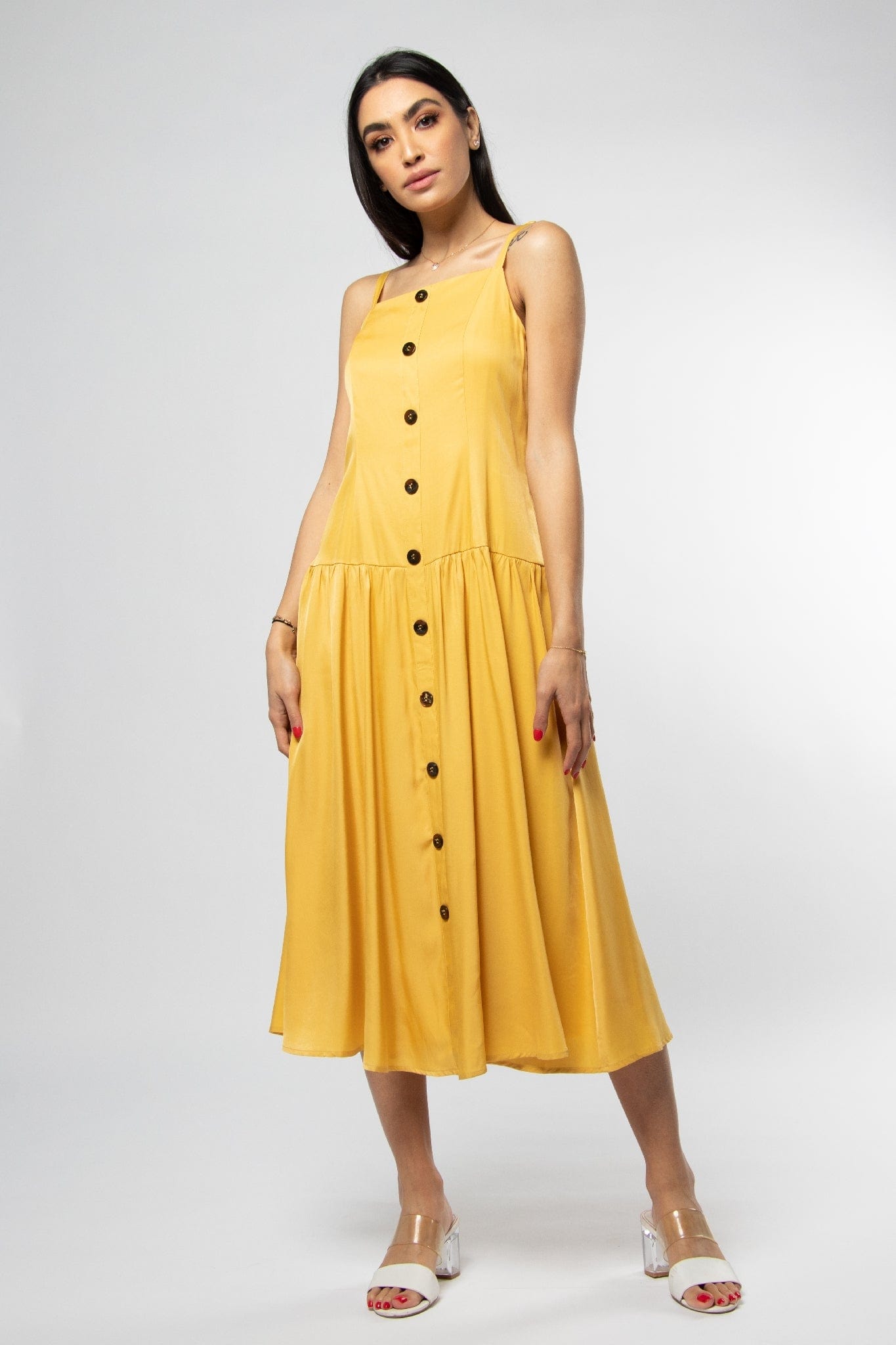 ميكا فستان ميدي بدون أكمام بحمالات رفيعة وأزرار أمامية