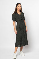 ميكا فستان ميدي كاجوال منقط بزراير أمامية بكم قصير