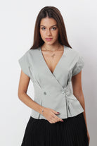 ميكا بلوزة رسمية بأزرار سبعة كم قصير نسائي