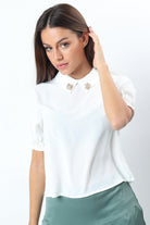 ميكا بلوزة رسمية بياقة مطرزة كم قصير منفوخ نسائي