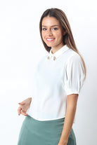 ميكا بلوزة رسمية بياقة مطرزة كم قصير منفوخ نسائي