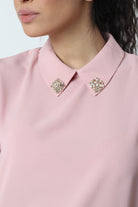 ميكا بلوزة رسمية بياقة مطرزة كم قصير منفوخ نسائي