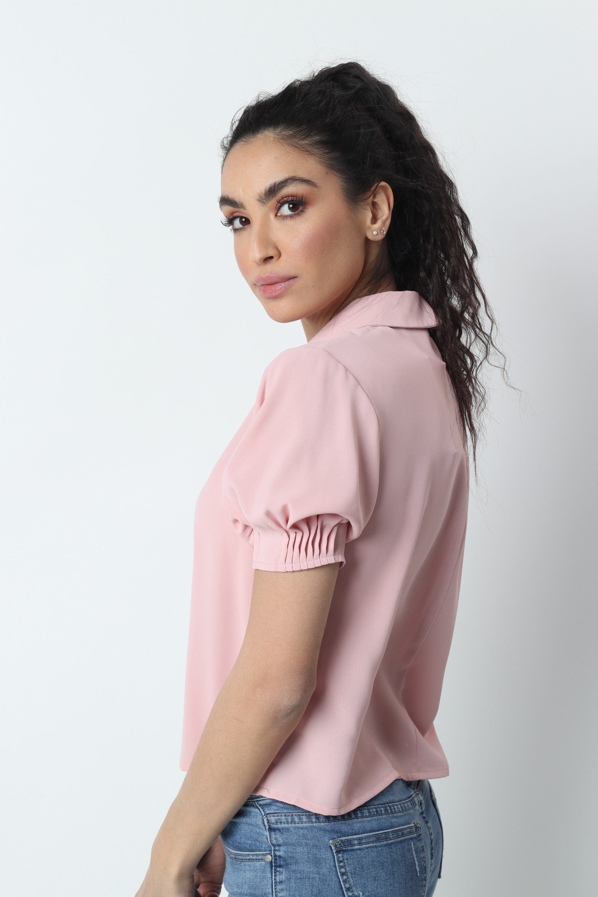 ميكا بلوزة رسمية بياقة مطرزة كم قصير منفوخ نسائي