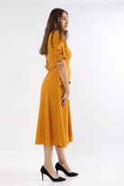 ميكا فستان ميدي بأزرار أمامية كم طويل