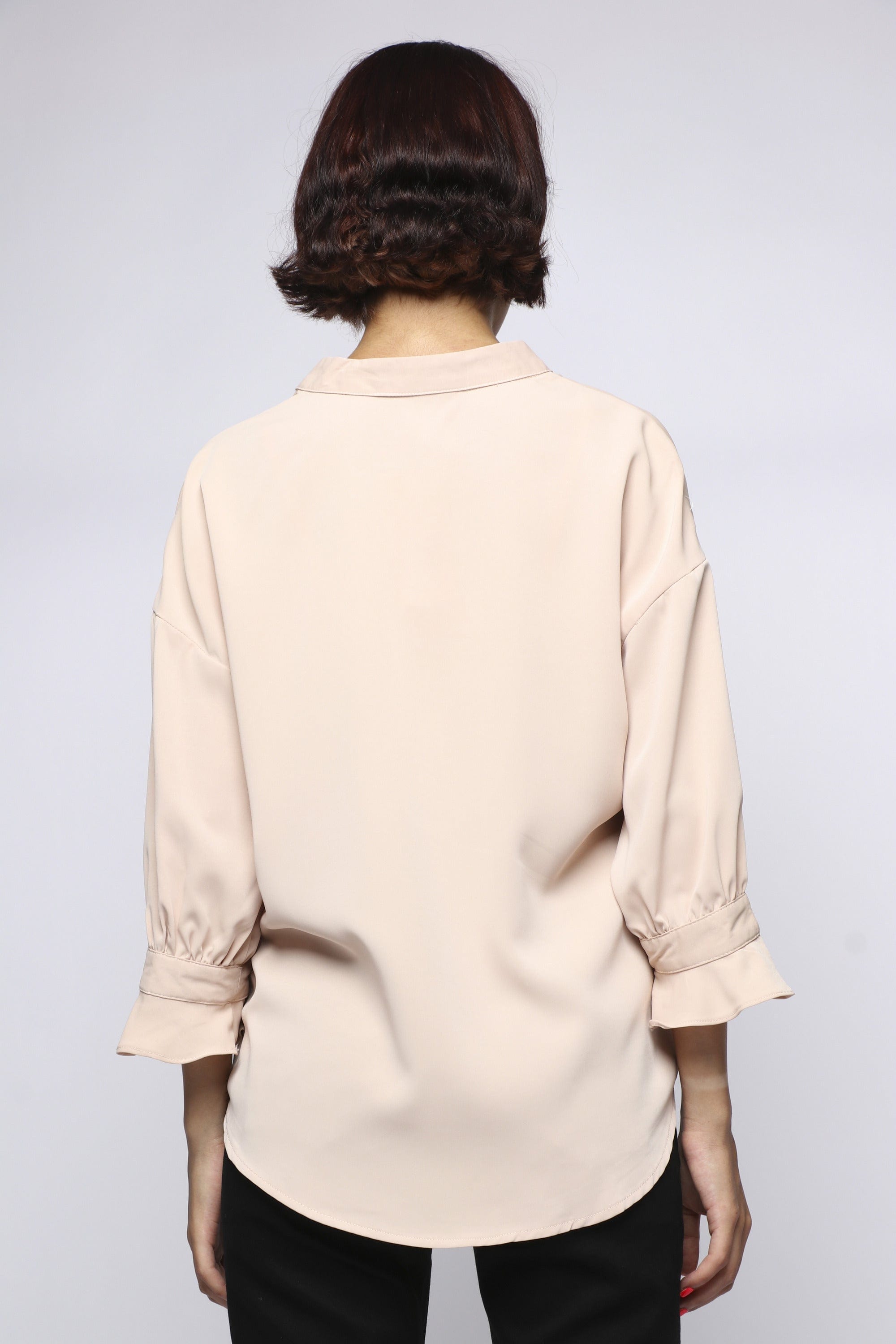 ميكا بلوزة سادة رسمية طويلة من الخلف بياقة 3/4 كم نسائي