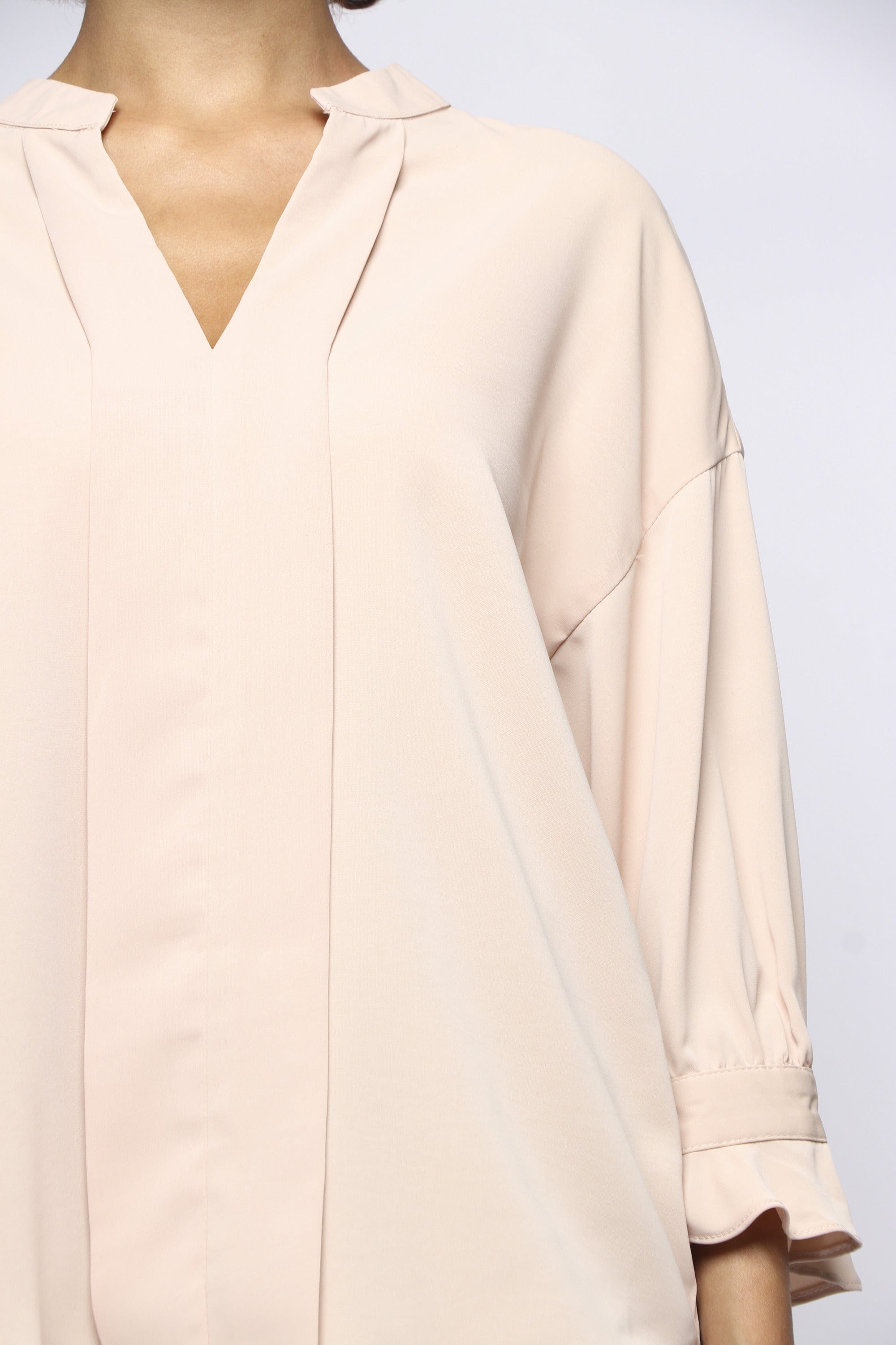 ميكا بلوزة سادة رسمية طويلة من الخلف بياقة 3/4 كم نسائي