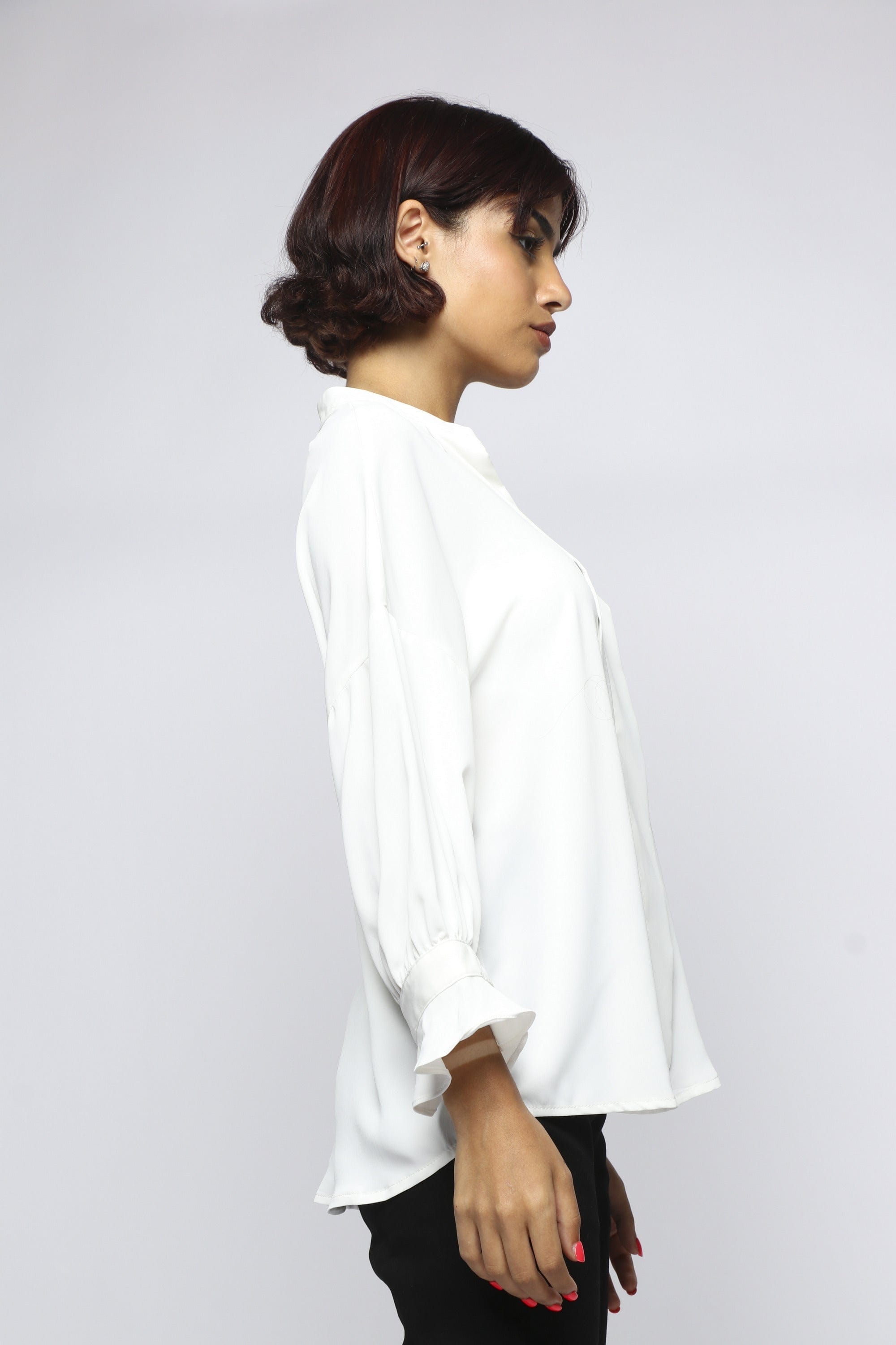 ميكا بلوزة سادة رسمية طويلة من الخلف بياقة 3/4 كم نسائي