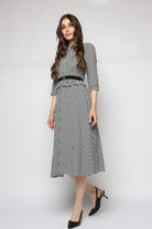 ميكا فستان ميدي مخطط بالطول مع حزام على الوسط