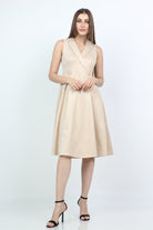 ميكا فستان ميدي بدون أكمام سادة بياقة عريضة بيج