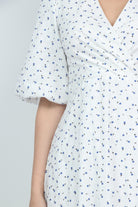 ميكا فستان ميدي ملفوف منقط بكم قصير