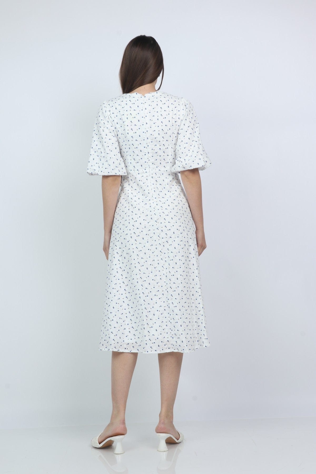 ميكا فستان ميدي ملفوف منقط بكم قصير