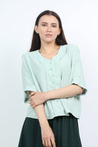 ميكا بلوزة سادة بأزرار أمامية وفتحة سبعة 3/4 كم نسائي