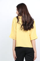 ميكا بلوزة سادة بأزرار أمامية وفتحة سبعة 3/4 كم نسائي