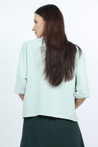 ميكا بلوزة سادة بأزرار أمامية وفتحة سبعة 3/4 كم نسائي