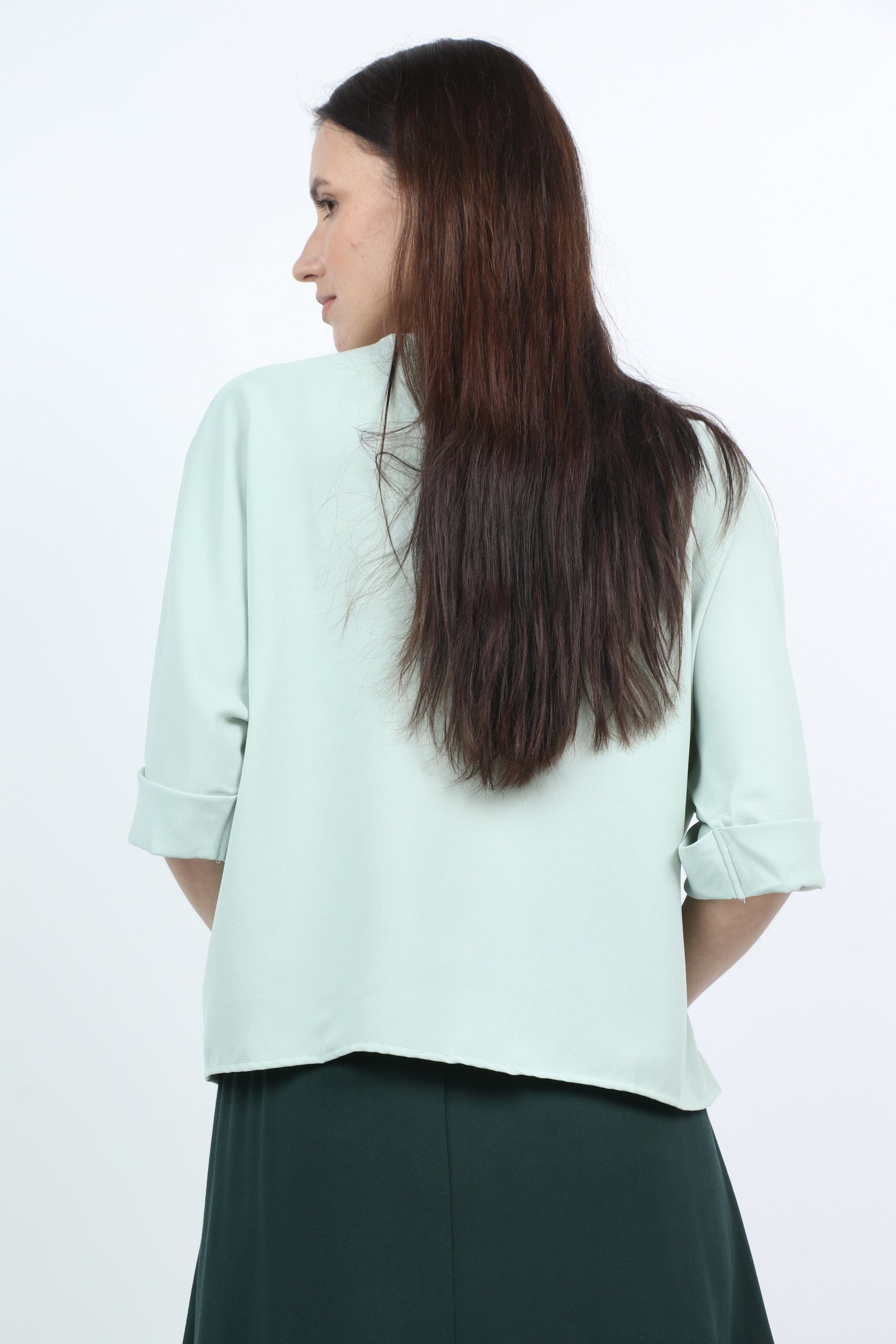 ميكا بلوزة سادة بأزرار أمامية وفتحة سبعة 3/4 كم نسائي