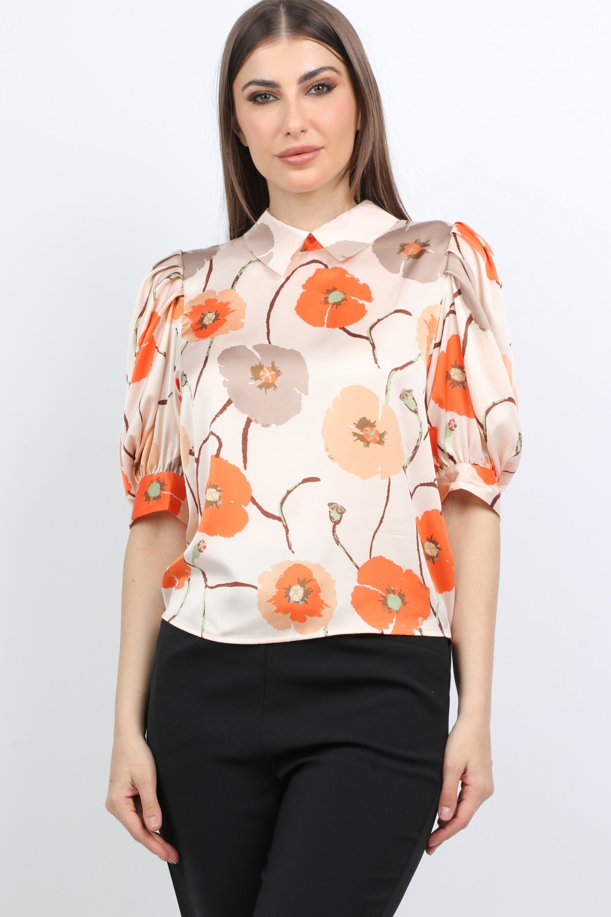 ميكا بلوزة ستان مزهرة أكمام قصيرة بياقة نسائية