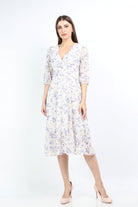 ميكا فستان ميدي منقوش ورد بفتحة رقبة ٧ كم قصير