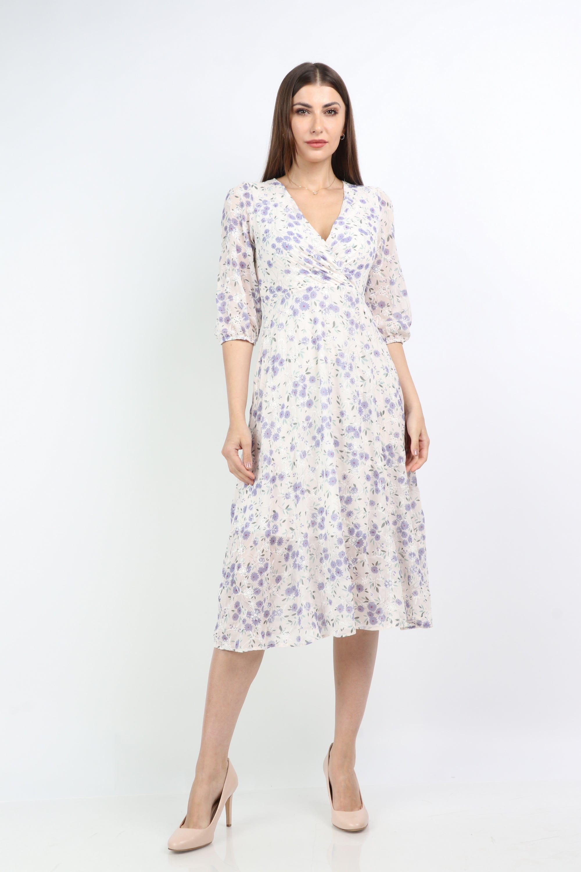 ميكا فستان ميدي منقوش ورد بفتحة رقبة ٧ كم قصير