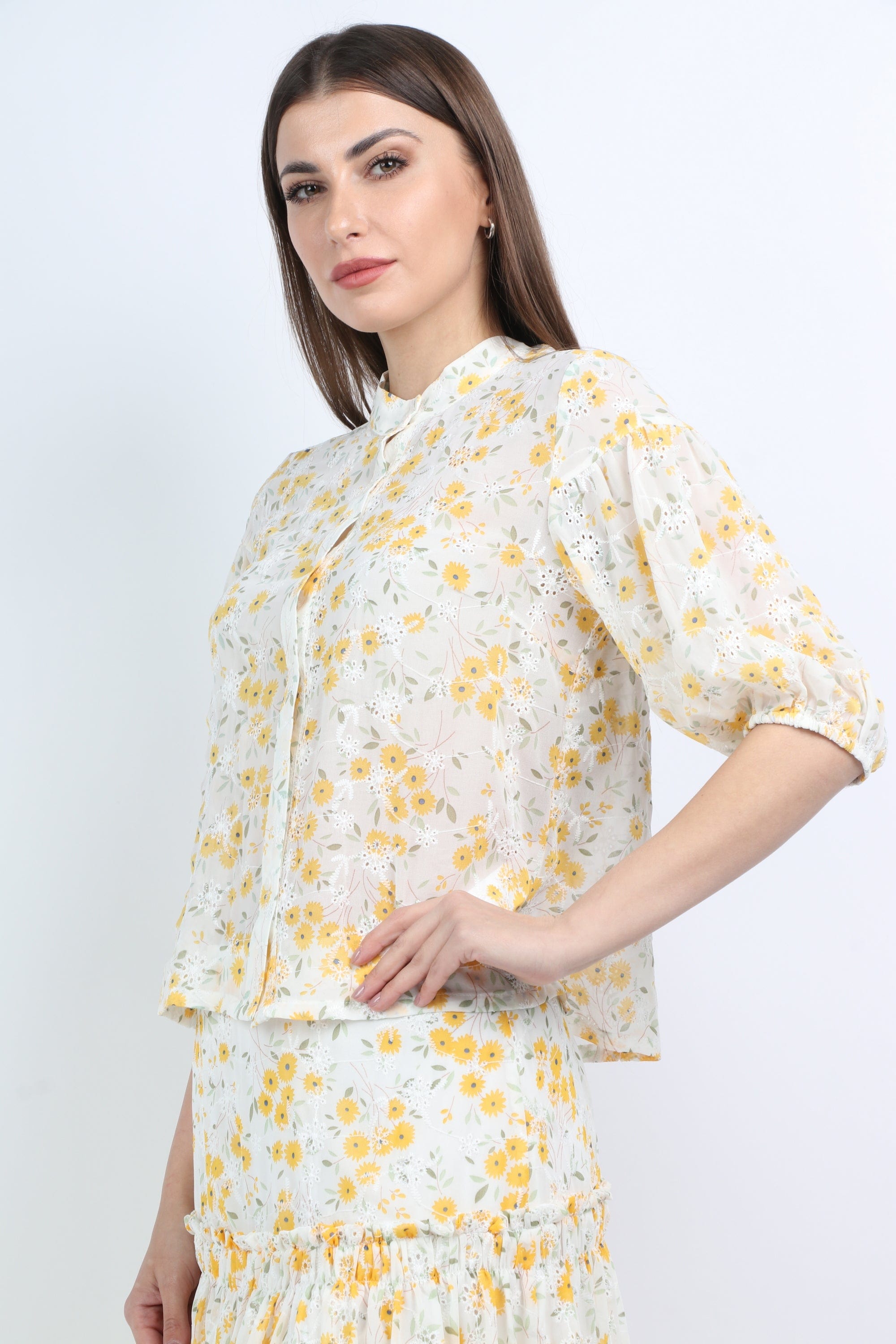 ميكا بلوزة مشجرة بياقة قصيرة نص كم منفوخ نسائية