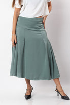 ميكا تنورة ميدي هاي ويست واسعة