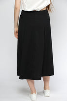 ميكا تنورة ميدي واسعة مزينة بقصة جانبية رقيقة مزينة بكسرات