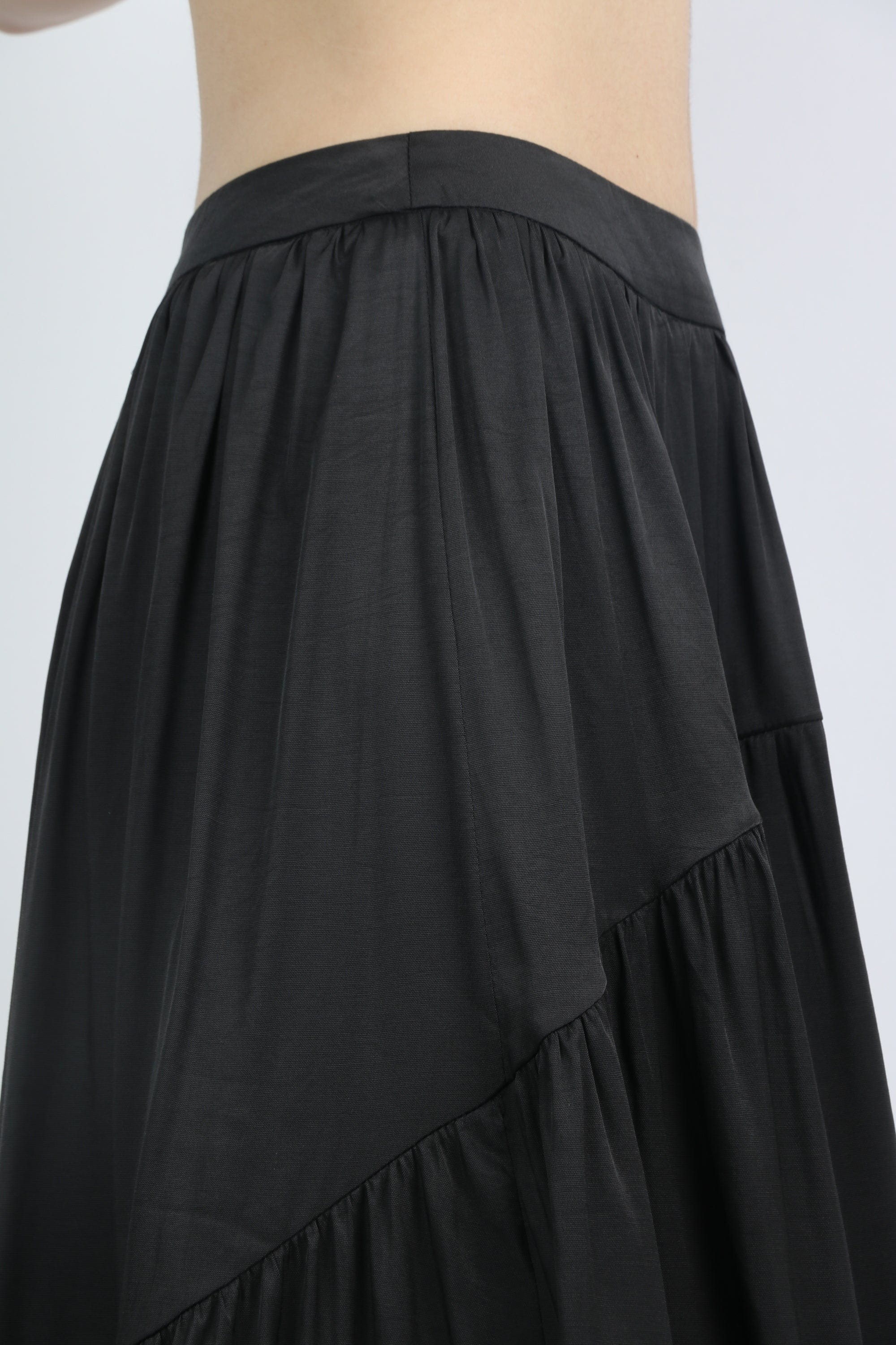 ميكا تنورة ميدي كلوش واسعة