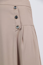 ميكا تنورة ميدي سادة بأزرار على الجانبين