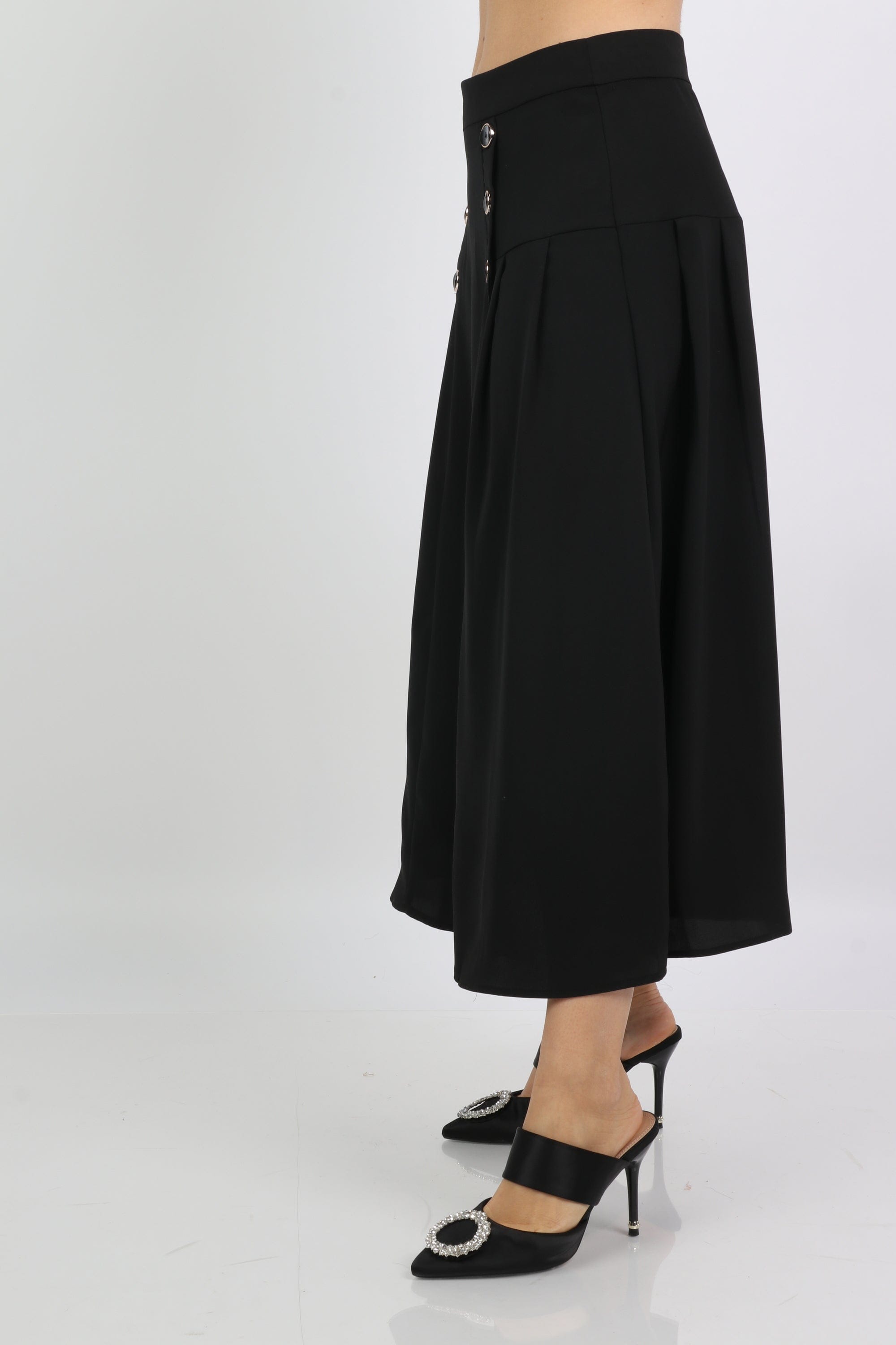 ميكا تنورة ميدي سادة بأزرار على الجانبين