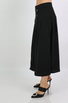 ميكا تنورة ميدي سادة بأزرار على الجانبين