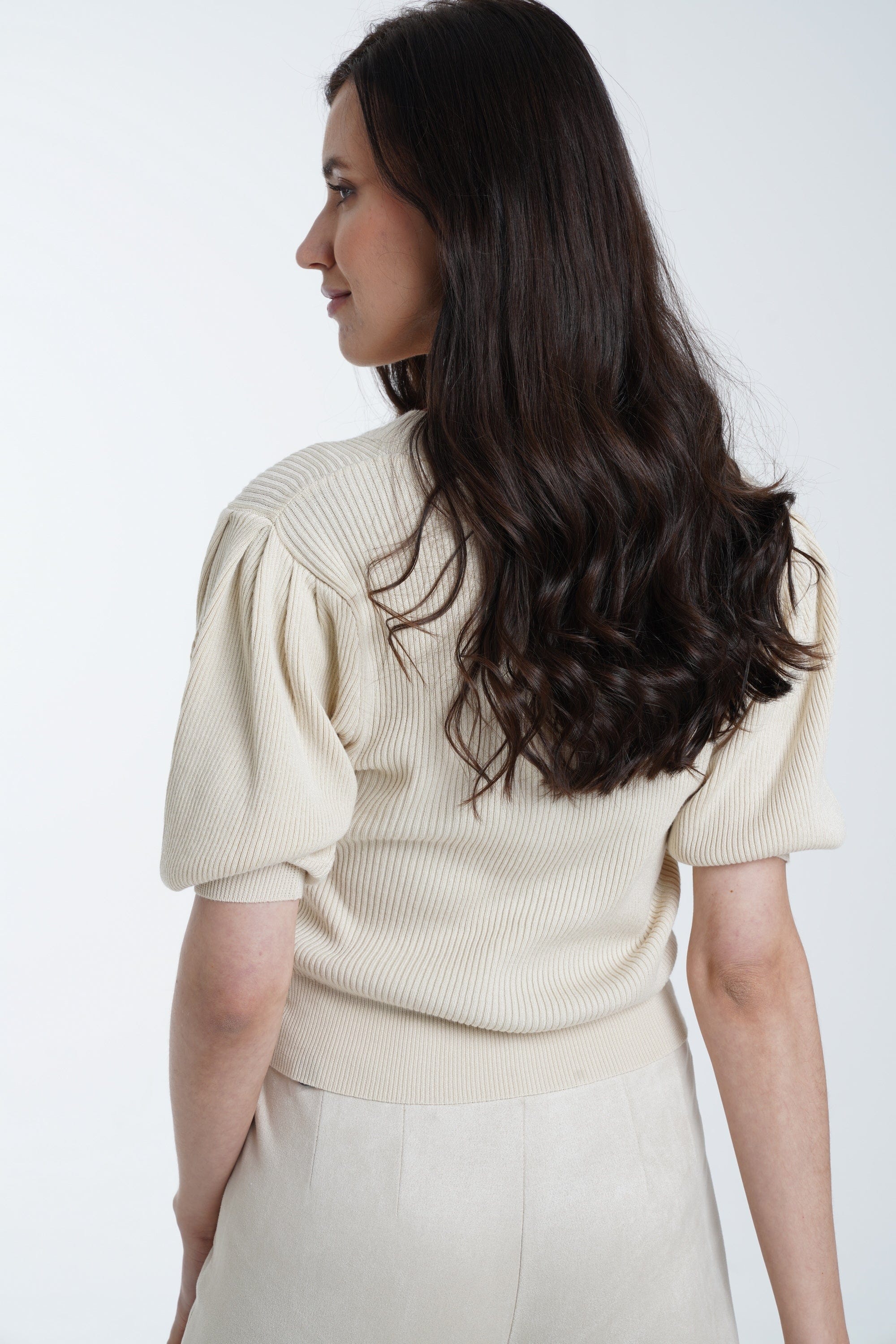 ميكا توب قصير مضلع بأزرار أمامية نص كم نسائي