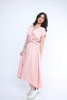 ميكا فستان ميدي بأكمام قصيرة لف بخصر مطاطي