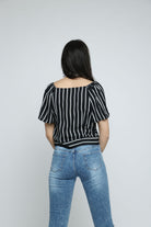 ميكا بلوزة مقلمة بالطول بأكمام قصيرة واسعة وربطة خصر نسائي