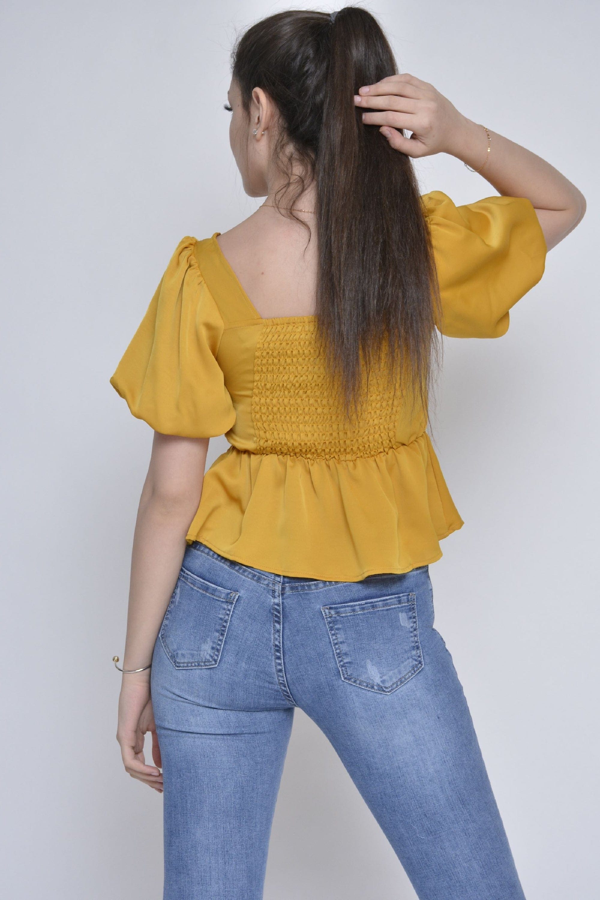 ميكا بلوزة سادة ناعمة بأكمام قصير بف نسائي