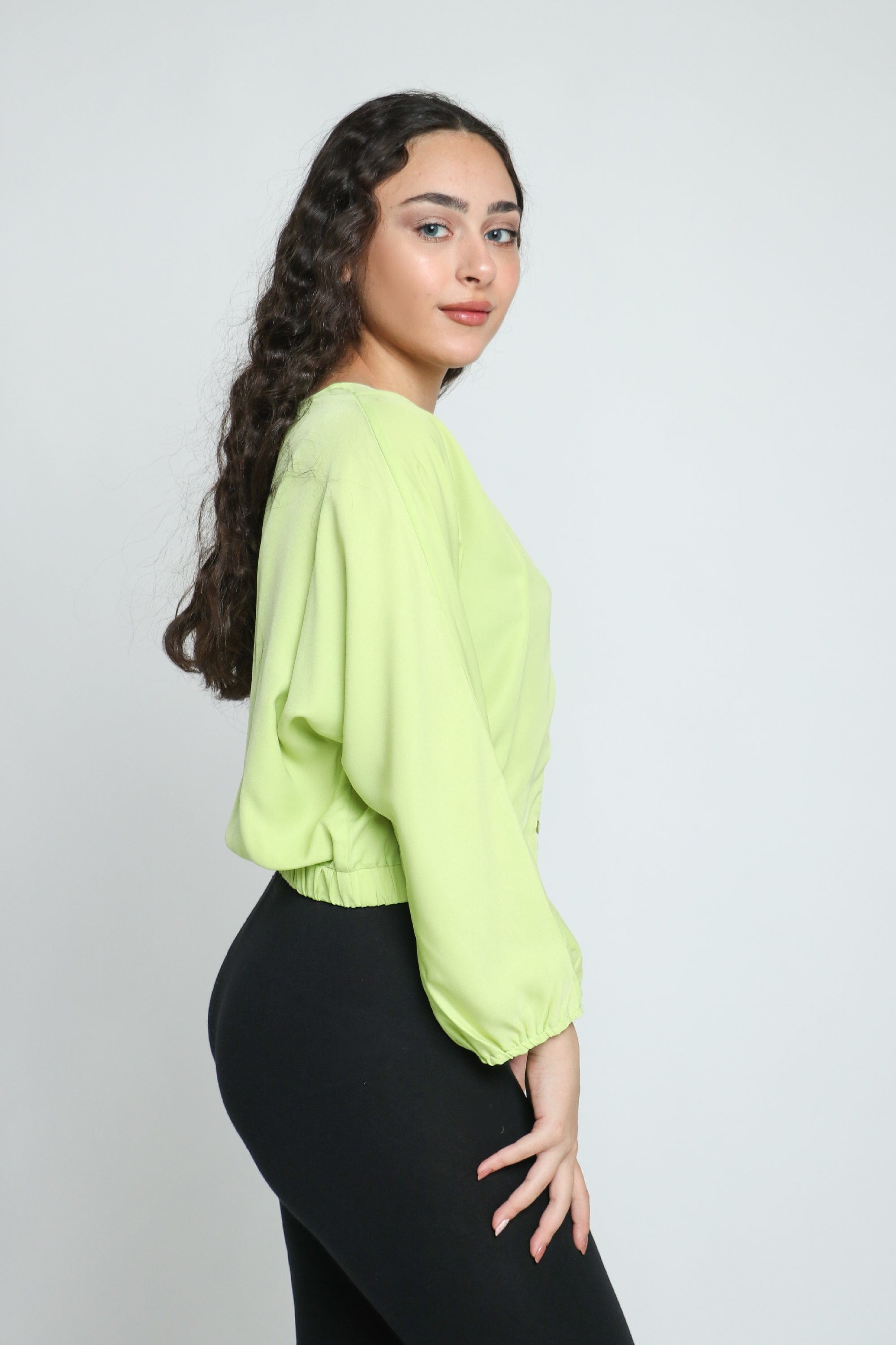 ميكا بلوزة سادة بأزرار أمامية كم طويل منفوخ نسائي