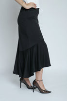 ميكا تنورة متوسطة الطول كشكش من الأسفل طويلة من الخلف قصير من الأمام