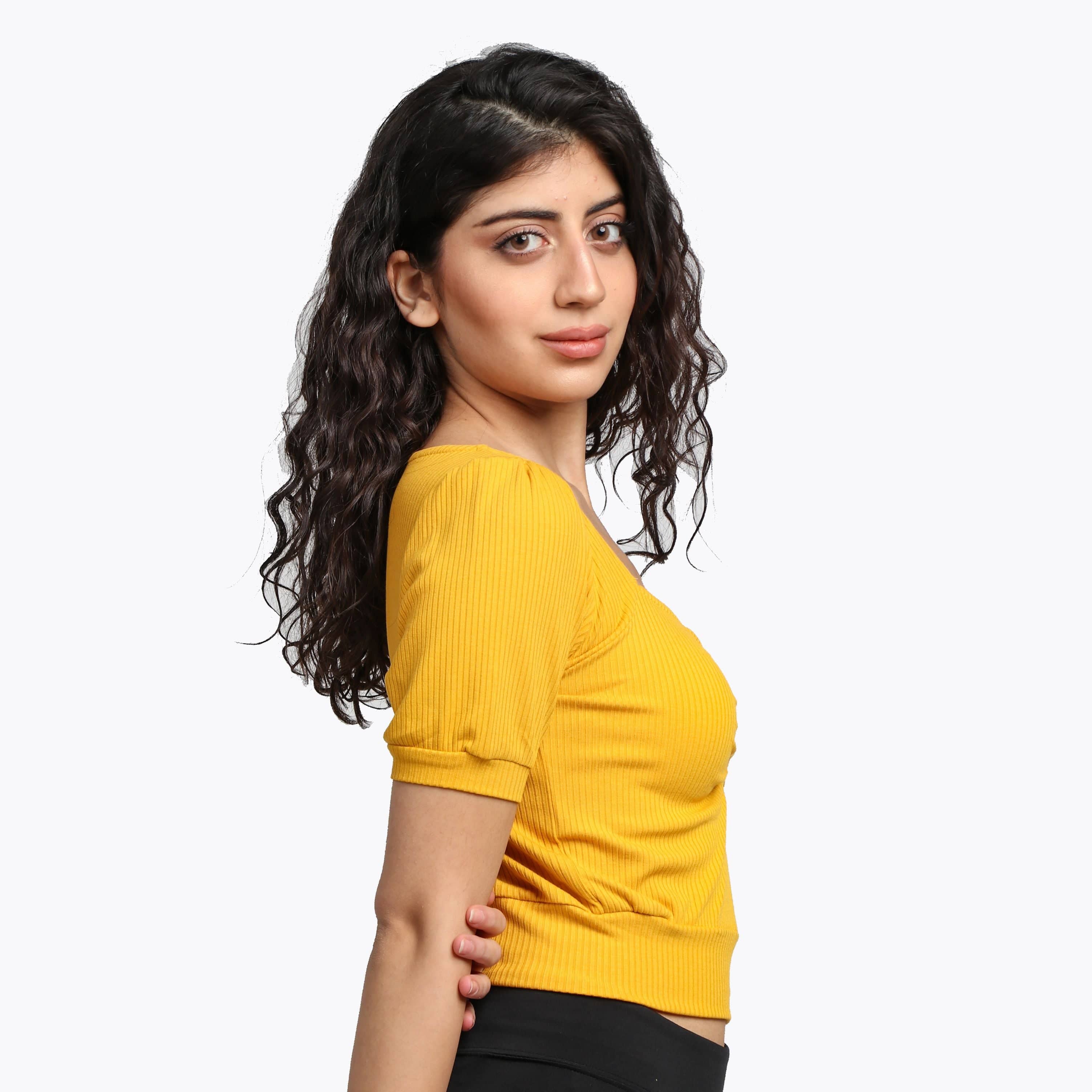 ميكا بلوزة سادة مضلعة بأكمام قصيرة نسائية