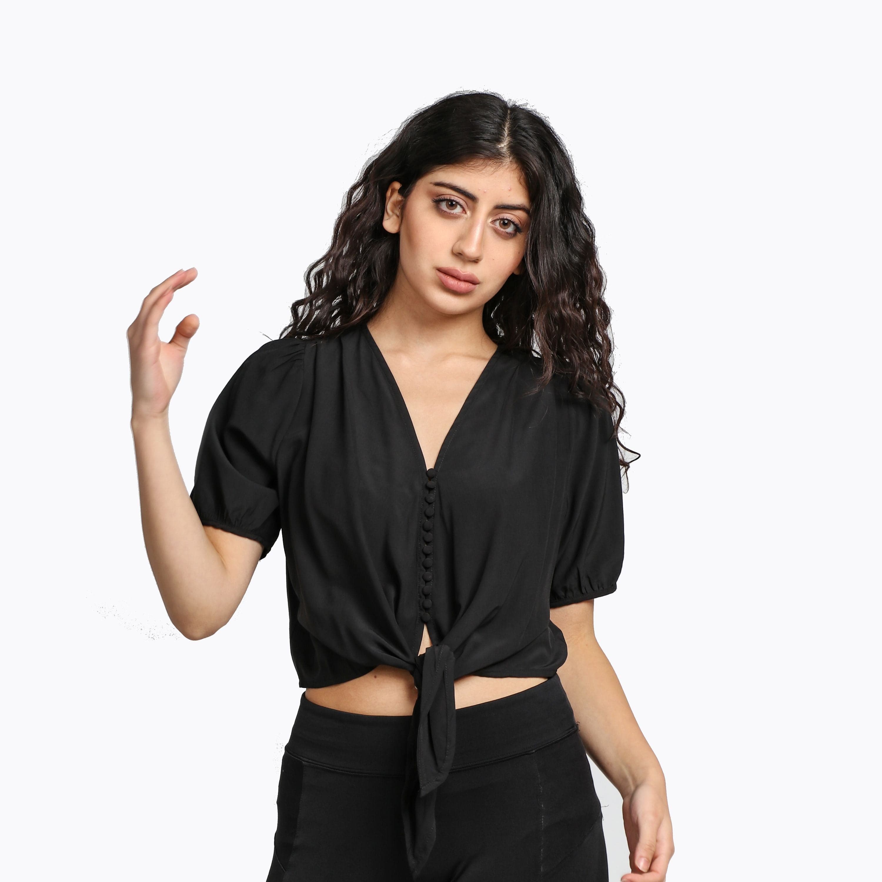 ميكا بلوزه كروب توب بربطة أمامية مزينة بأزرار نص كم نسائي