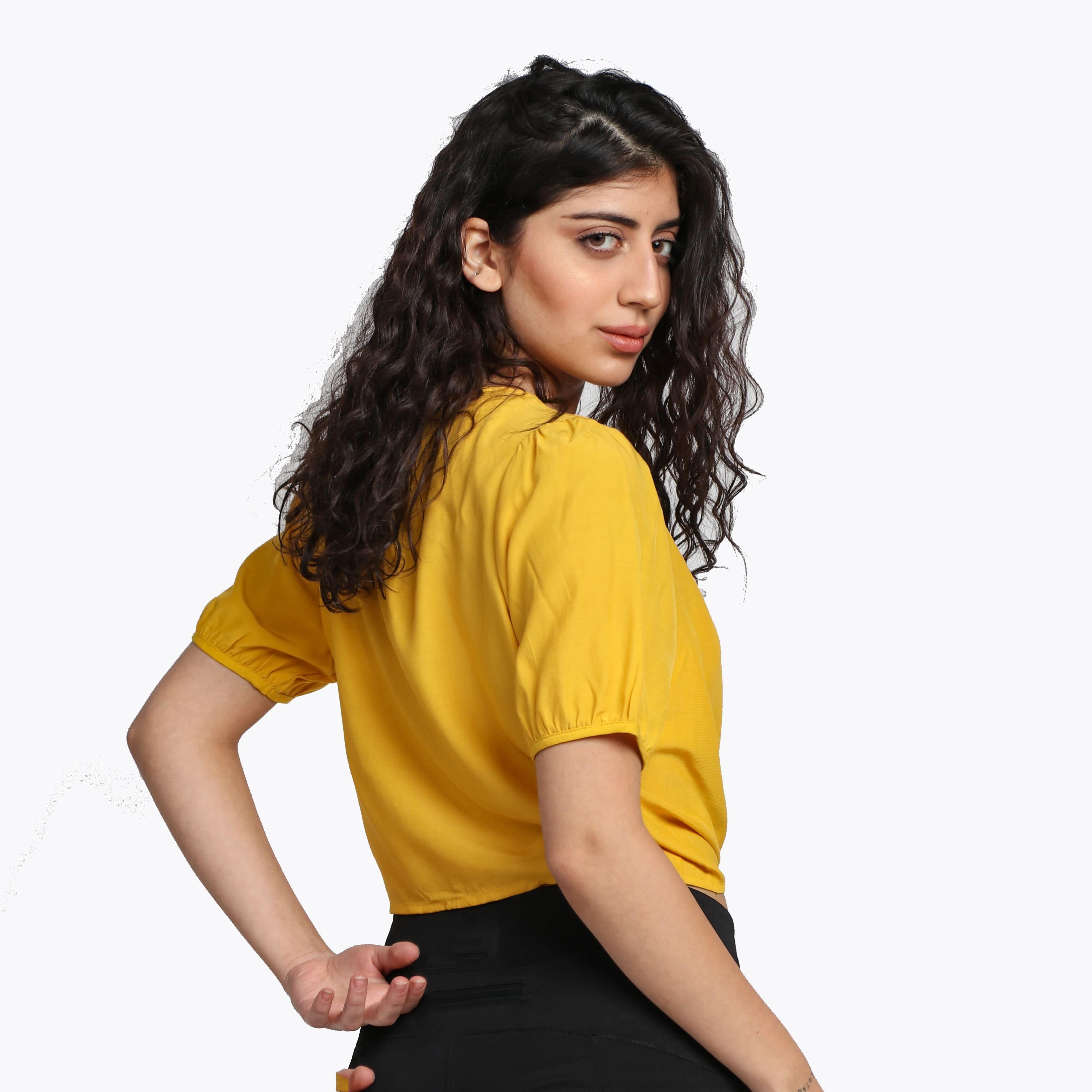 ميكا بلوزه كروب توب بربطة أمامية مزينة بأزرار نص كم نسائي