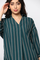 ميكا بلوزة بكسرة أمامية مخطط بالطول بأكمام 3/4