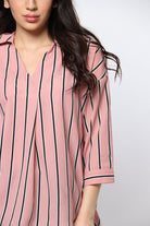 ميكا بلوزة بكسرة أمامية مخطط بالطول بأكمام 3/4