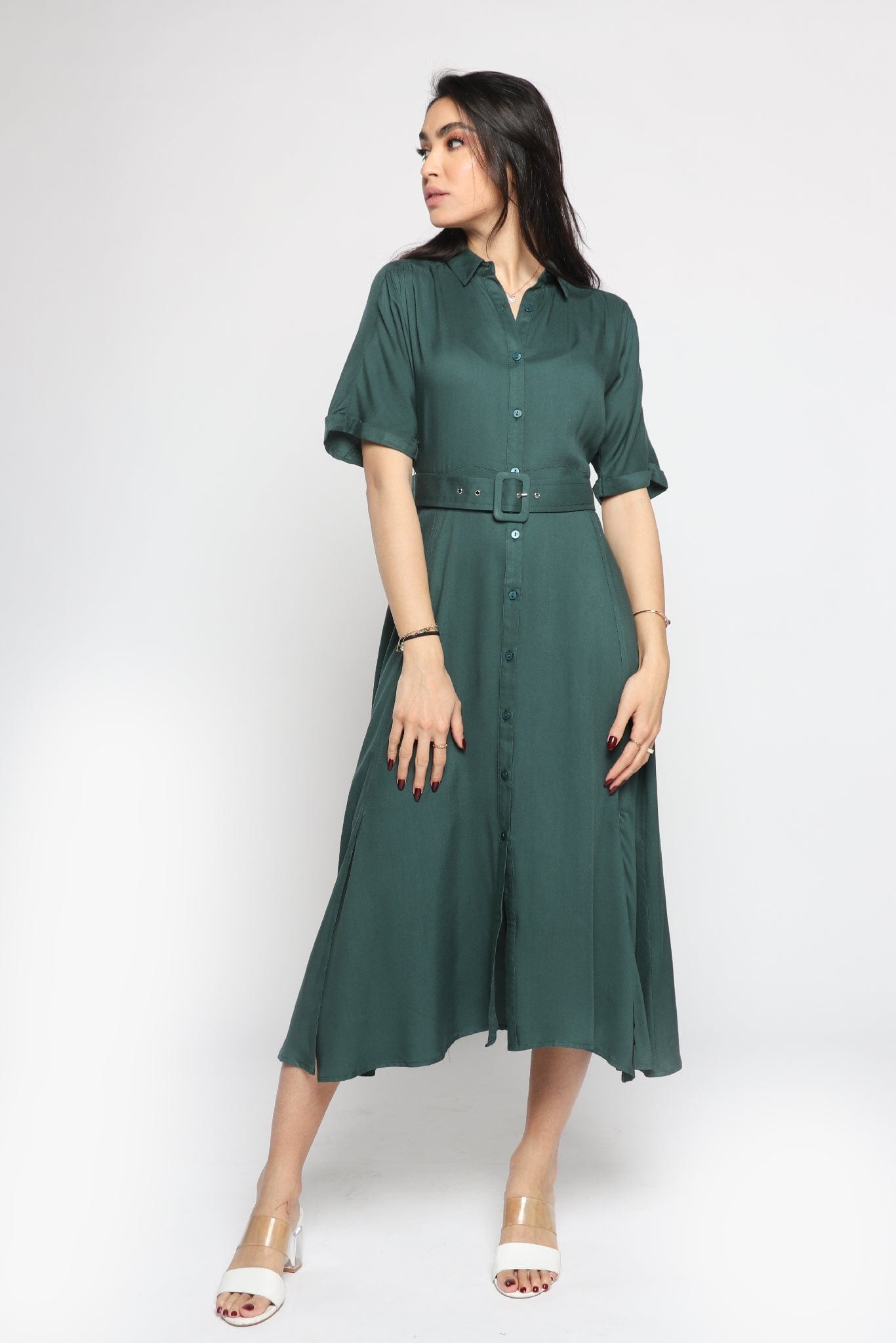 ميكا فستان ميدي بأكمام قصيرة مزين بأزرار أمامية وحزام خصر