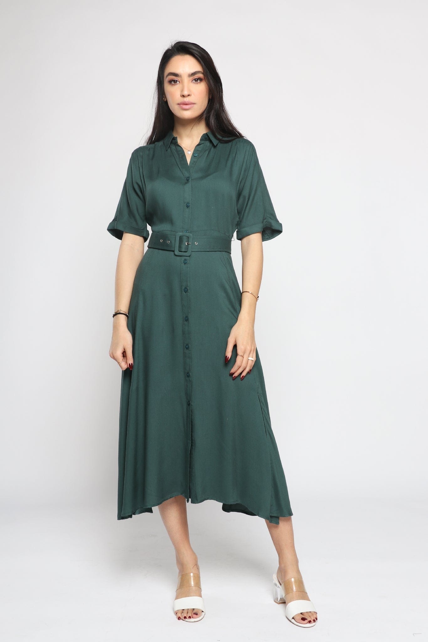 ميكا فستان ميدي بأكمام قصيرة مزين بأزرار أمامية وحزام خصر