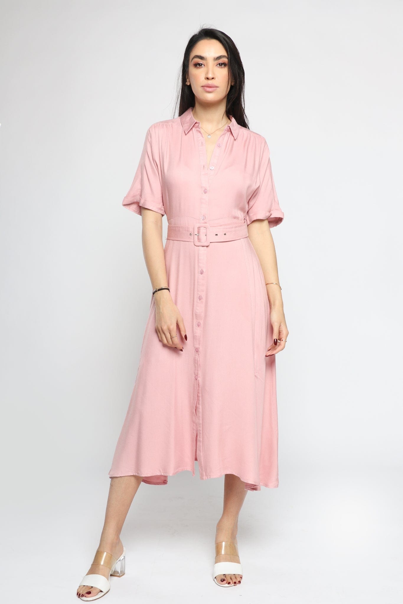 ميكا فستان ميدي بأكمام قصيرة مزين بأزرار أمامية وحزام خصر