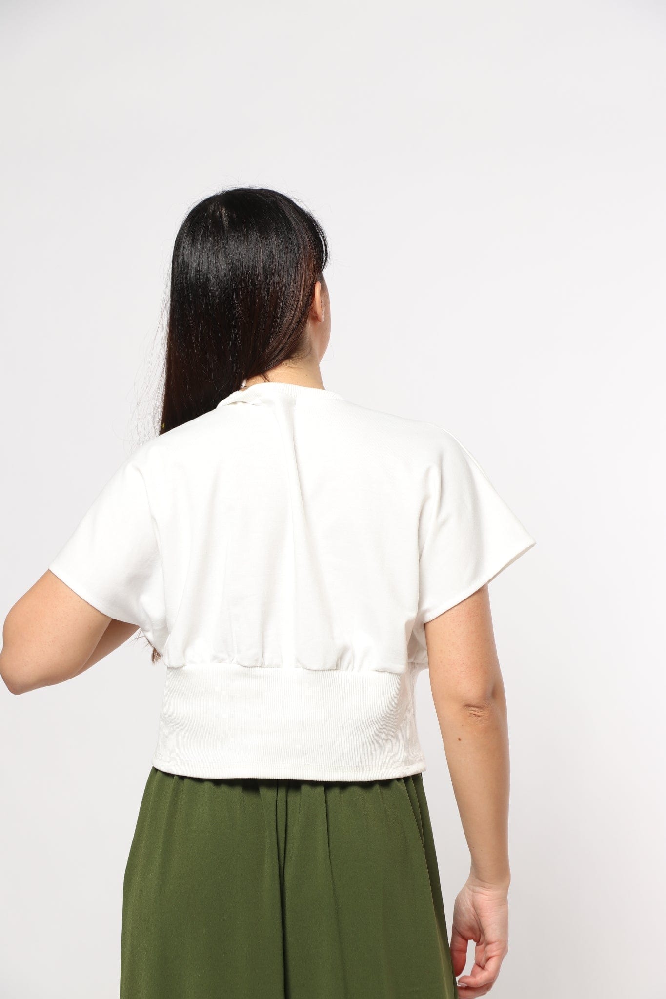 ميكا بلوزة أوفر سايز مع مطاط على الخصر كم قصير نسائي