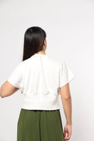 ميكا بلوزة أوفر سايز مع مطاط على الخصر كم قصير نسائي