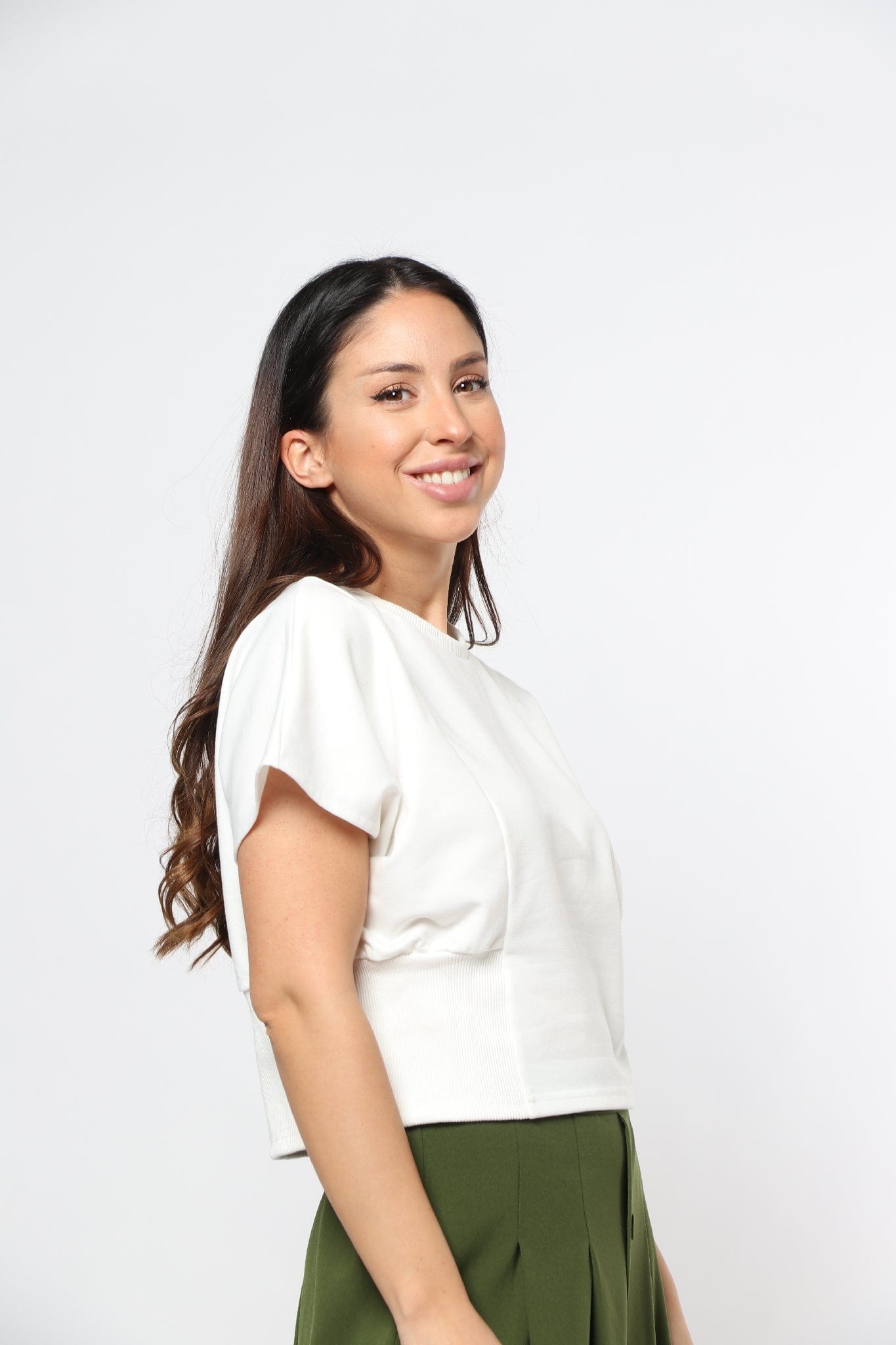 ميكا بلوزة أوفر سايز مع مطاط على الخصر كم قصير نسائي